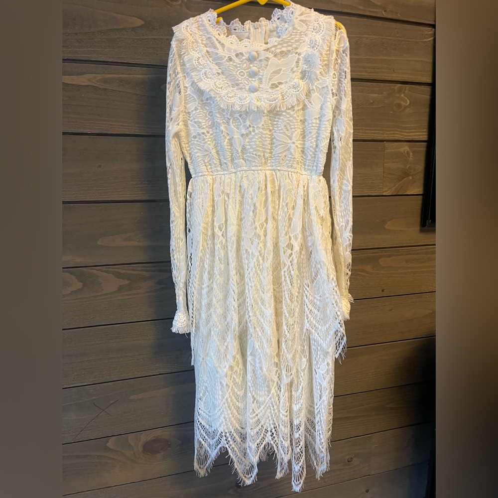 Chic Ivory Lace Long Sleeve Dress